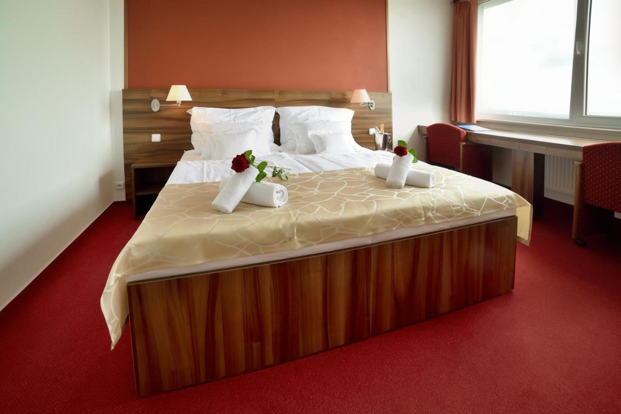 Hotel Palcat Tabor Luaran gambar