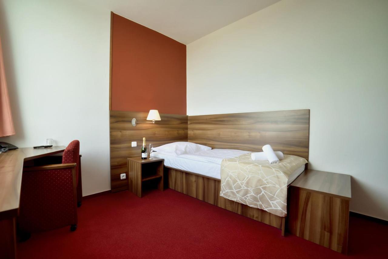 Hotel Palcat Tabor Luaran gambar