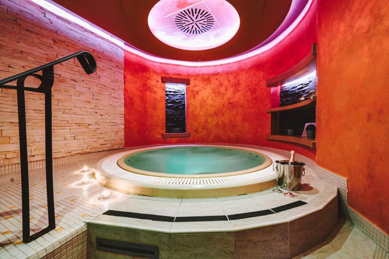 Hotel Palcat Tabor Luaran gambar