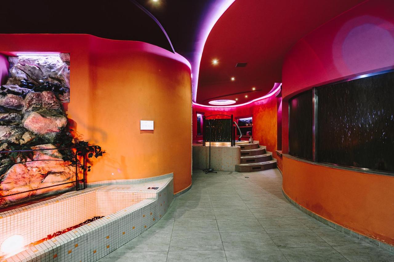 Hotel Palcat Tabor Luaran gambar